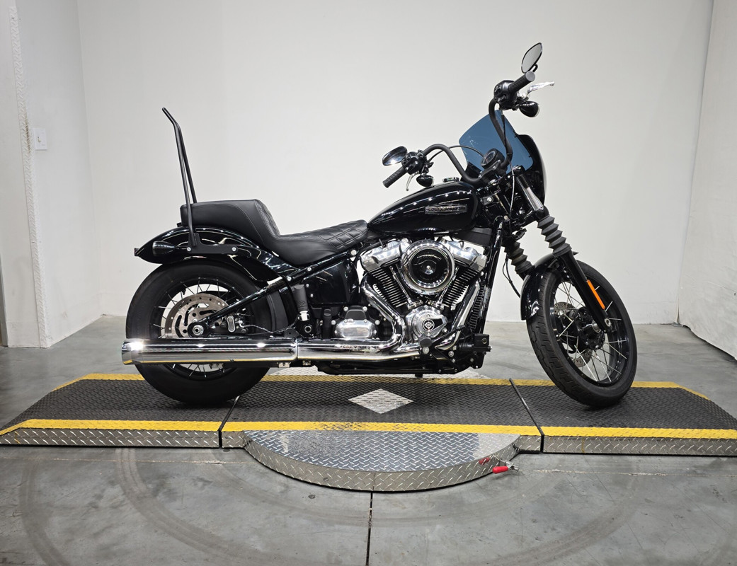 Street Bob®