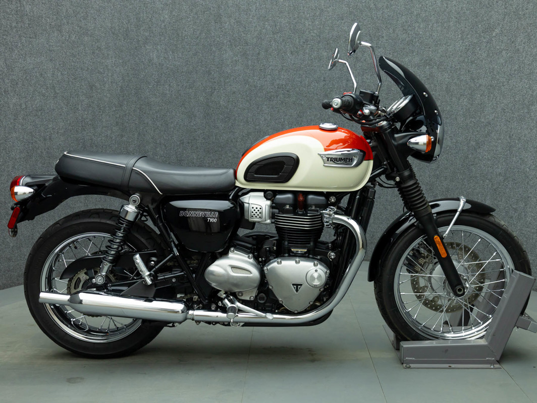 Bonneville T100
