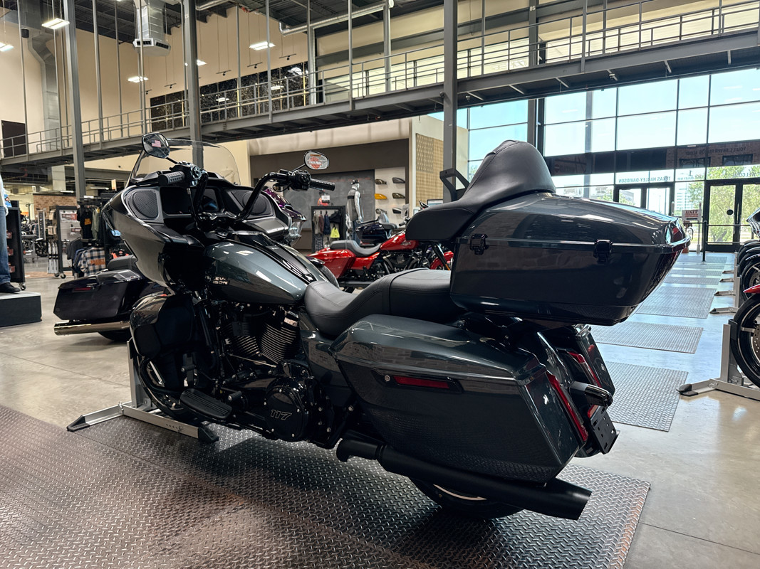 Road Glide®