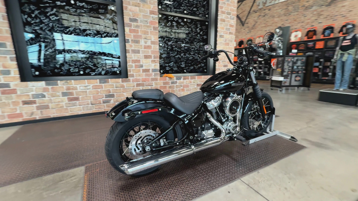 Street Bob®