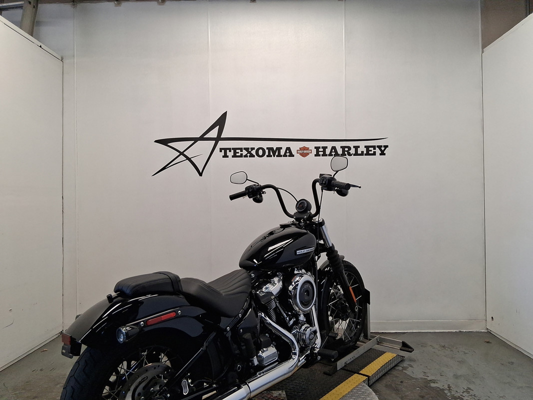 Street Bob®