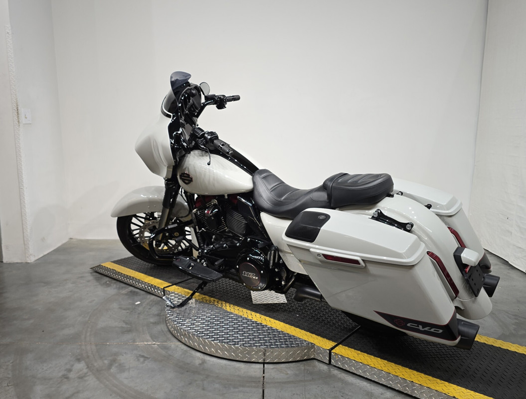 CVO® Street Glide®