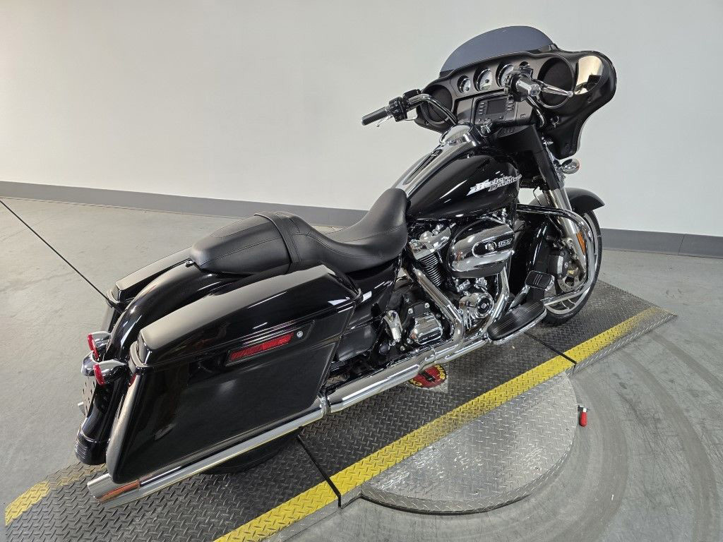 Street Glide®