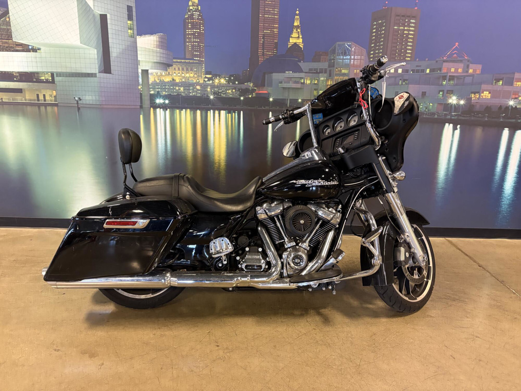 Street Glide®