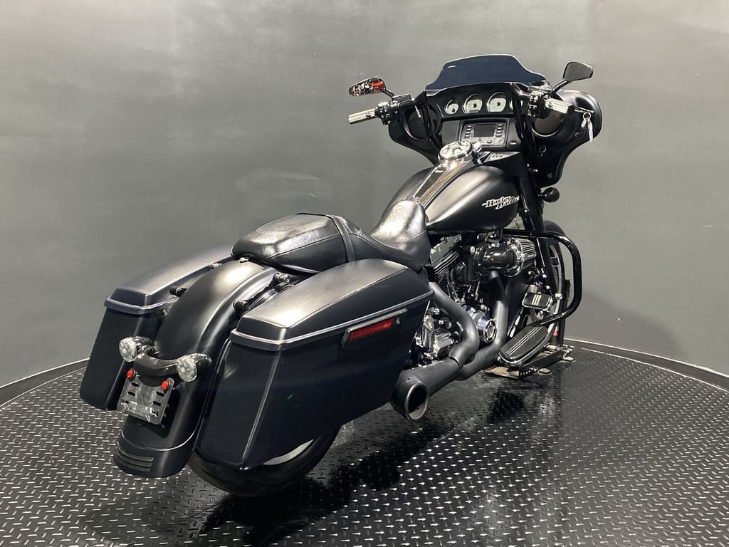 Street Glide®