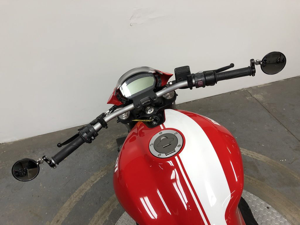 Monster 821