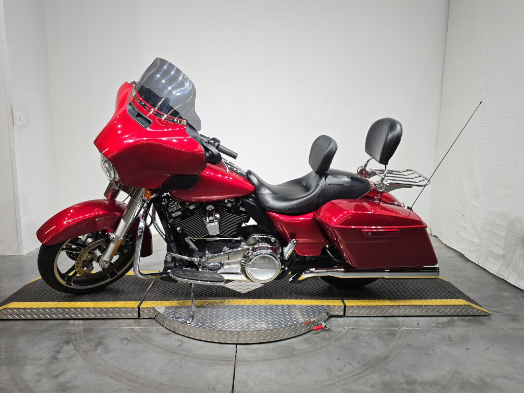 Street Glide®