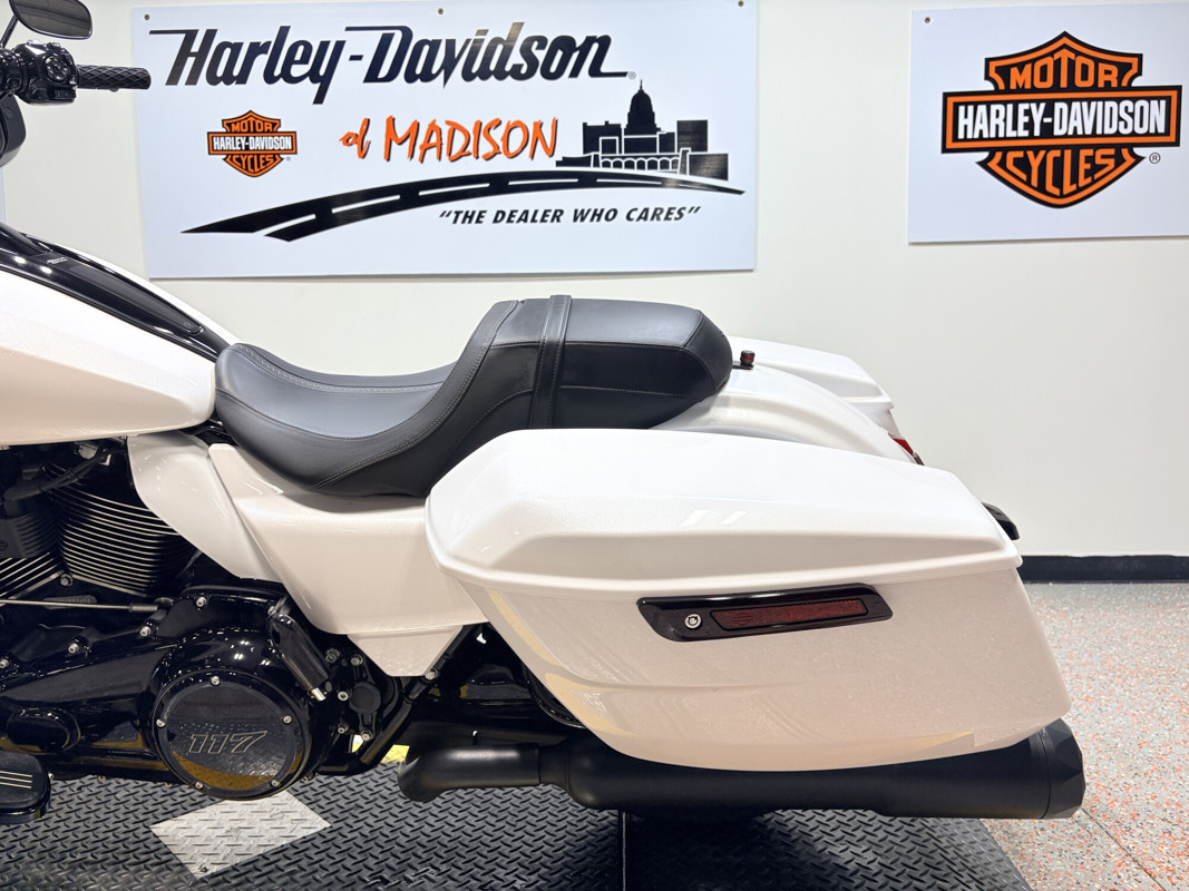Street Glide®