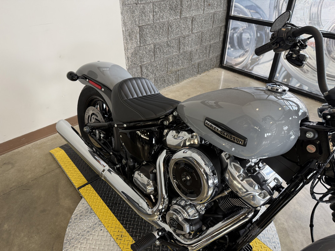 Street Bob®