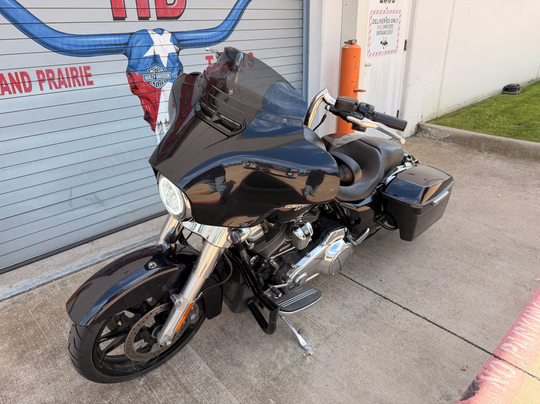 Street Glide®