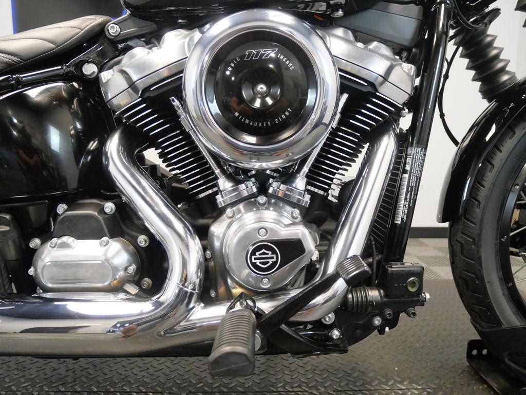 Street Bob®