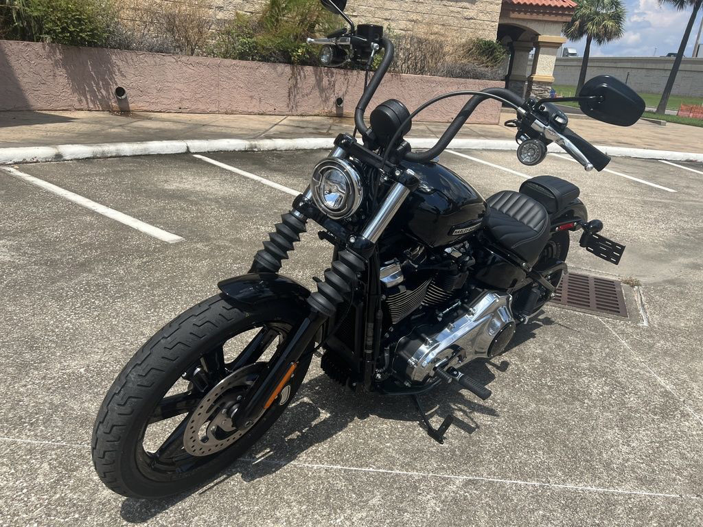 Street Bob®