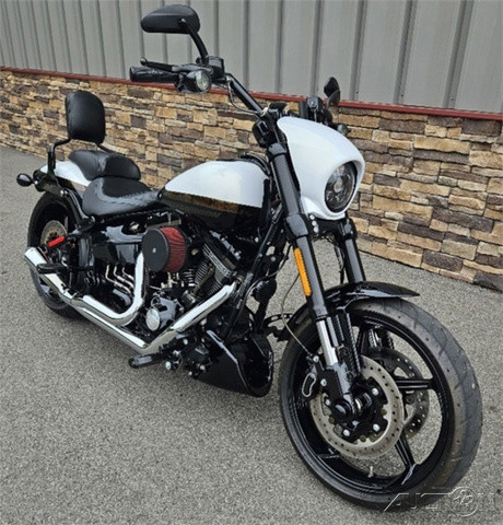 CVO® Pro Street Breakout®
