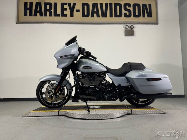 Street Glide®