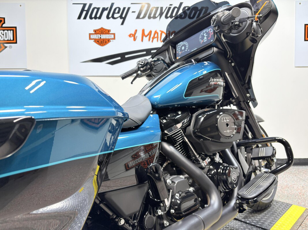 Street Glide®
