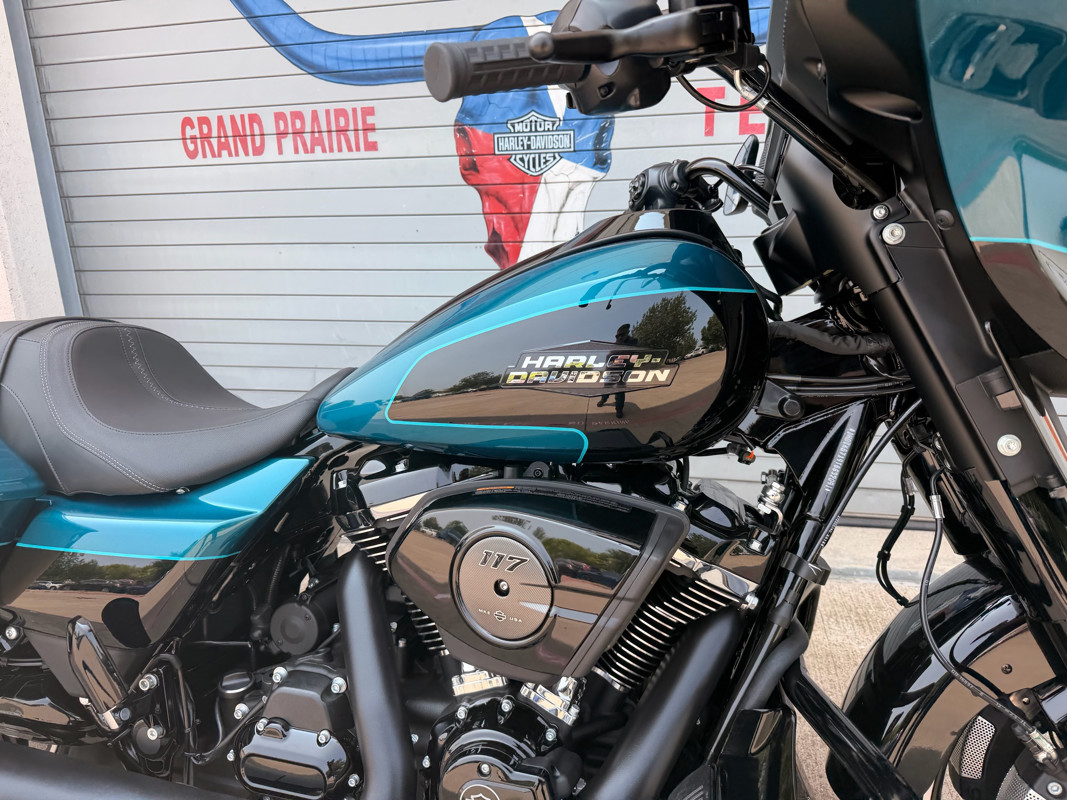 Street Glide®