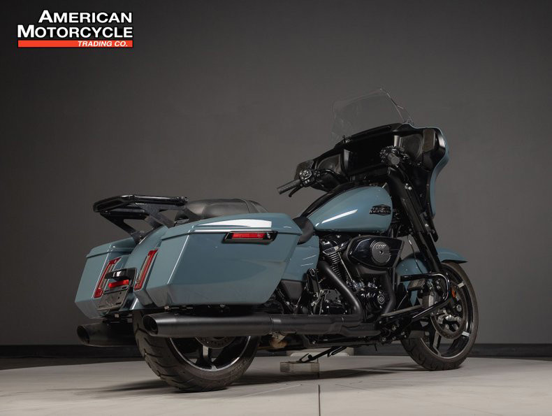 Street Glide®