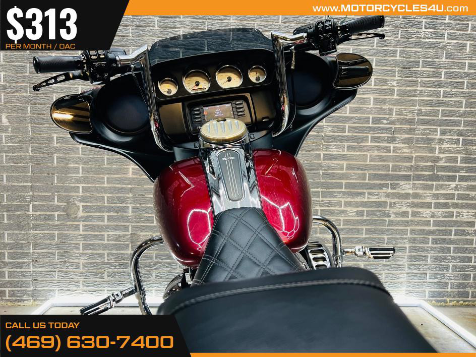 Street Glide®