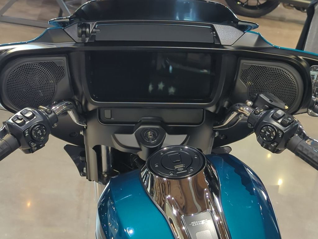 Street Glide®