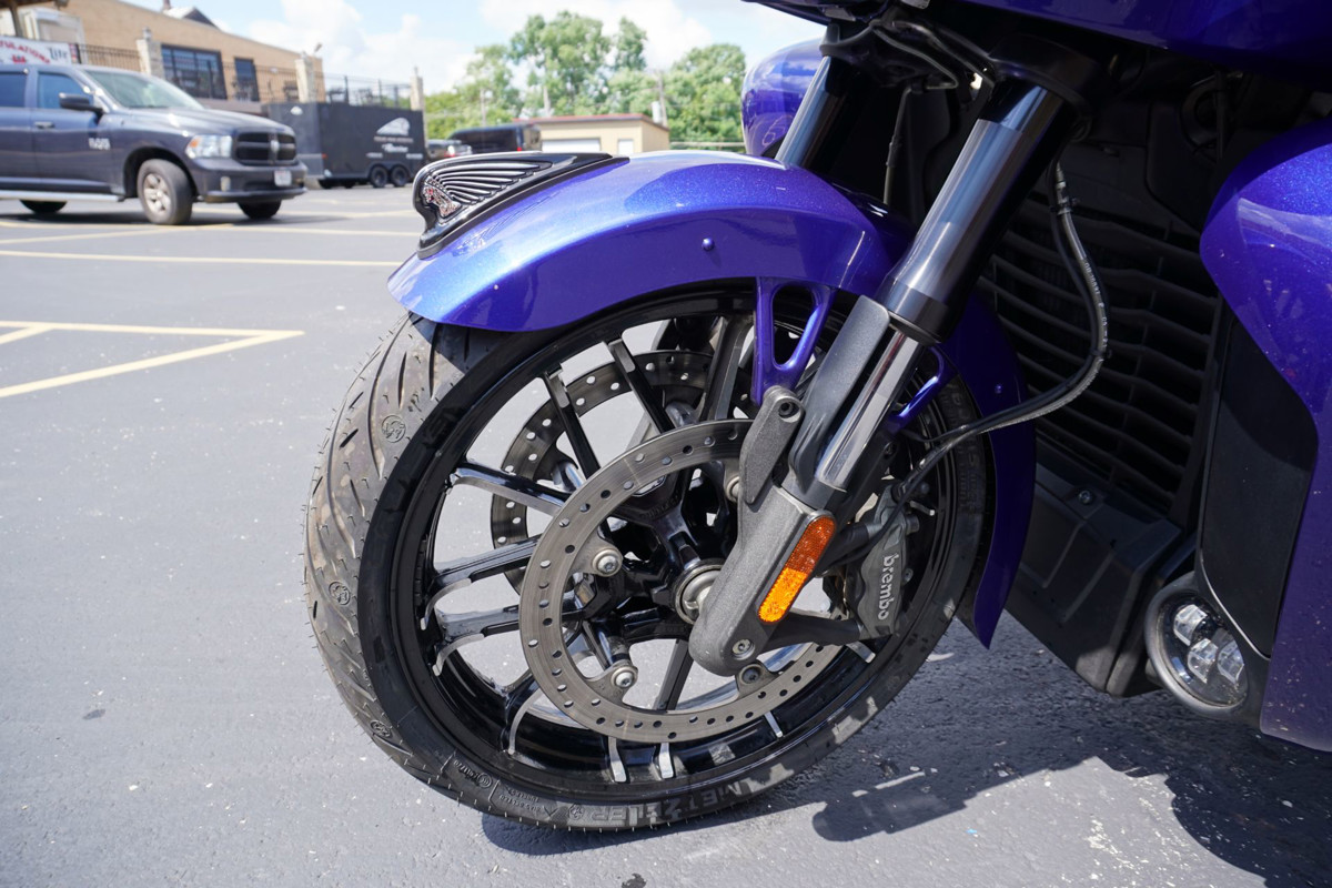 Pursuit Dark Horse Premium Package