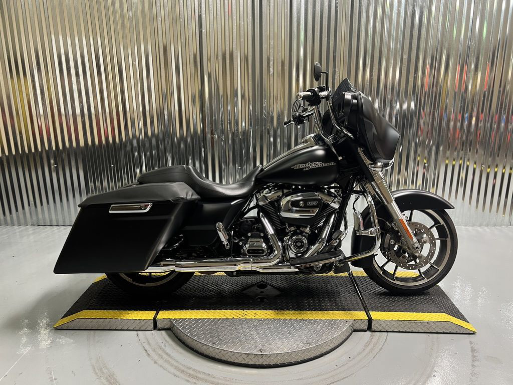 Street Glide®