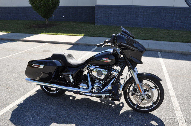 Street Glide®