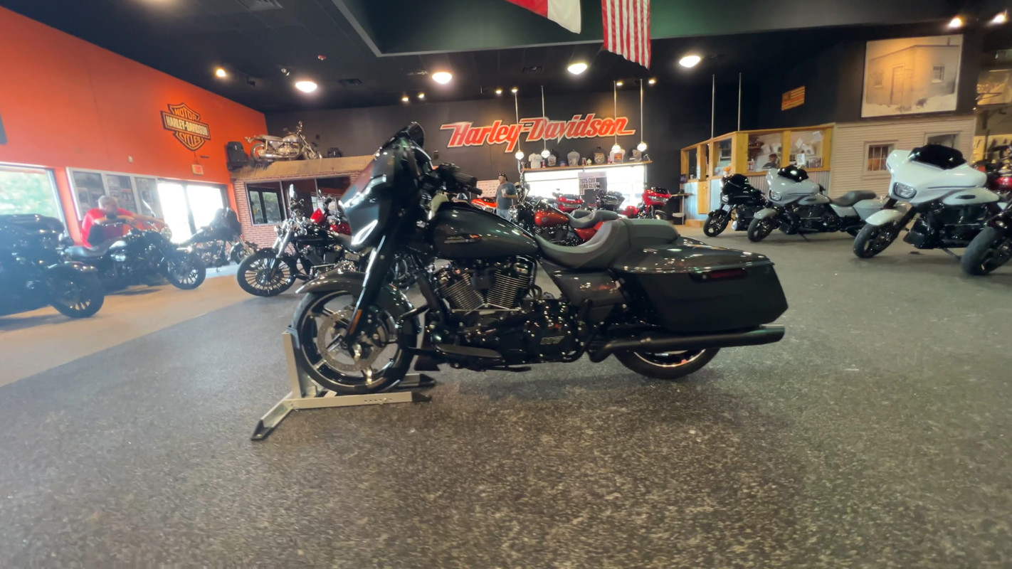 Street Glide®