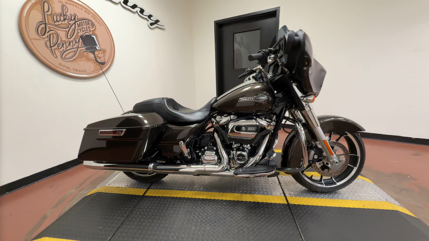 Street Glide®