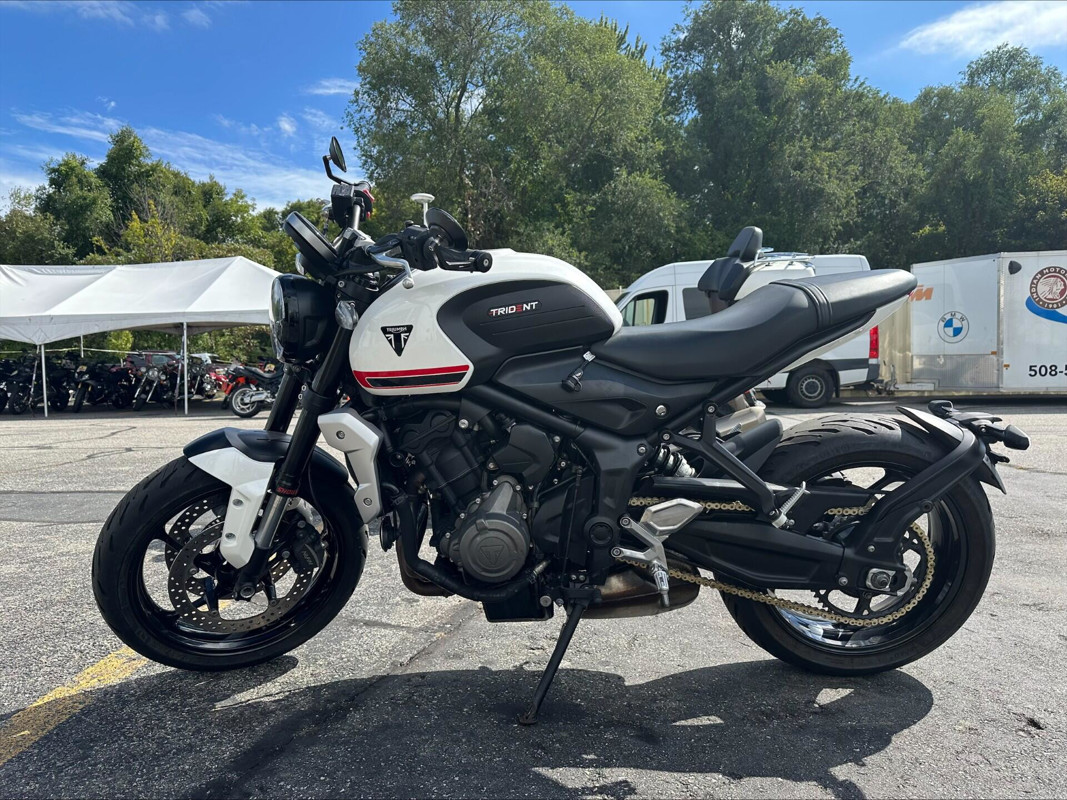 Trident 660