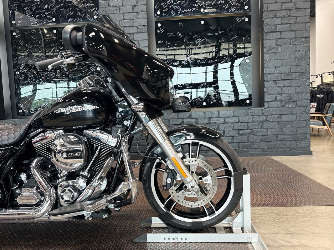 Street Glide®