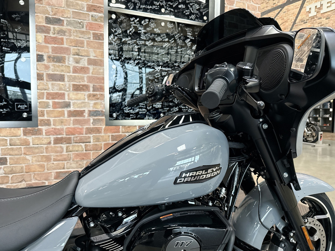 Street Glide®