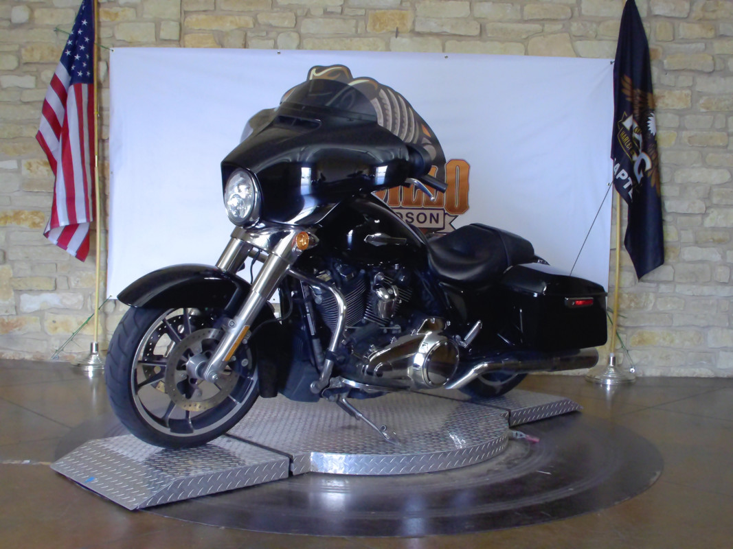 Street Glide®
