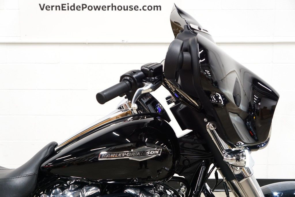 Street Glide®
