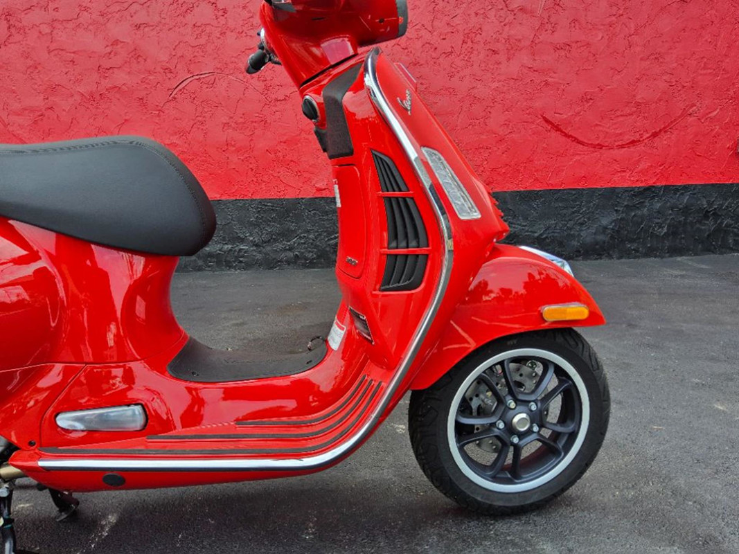 GTS 300 Super Sport