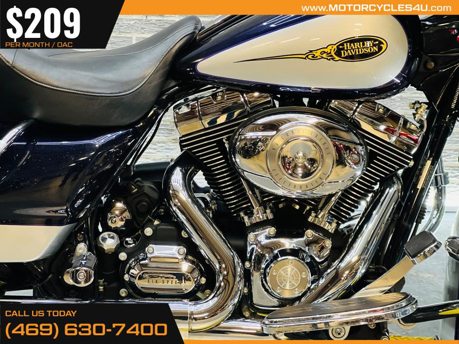 Street Glide®