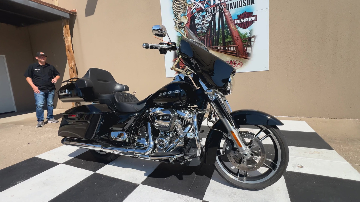 Street Glide®