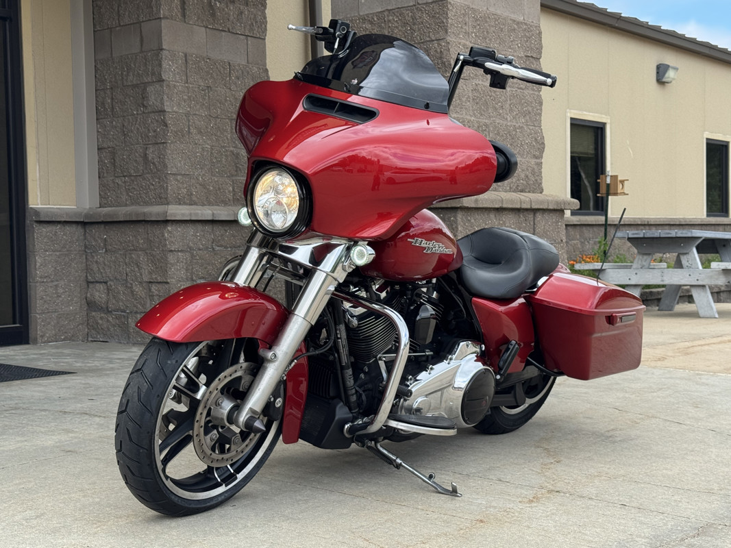 Street Glide®