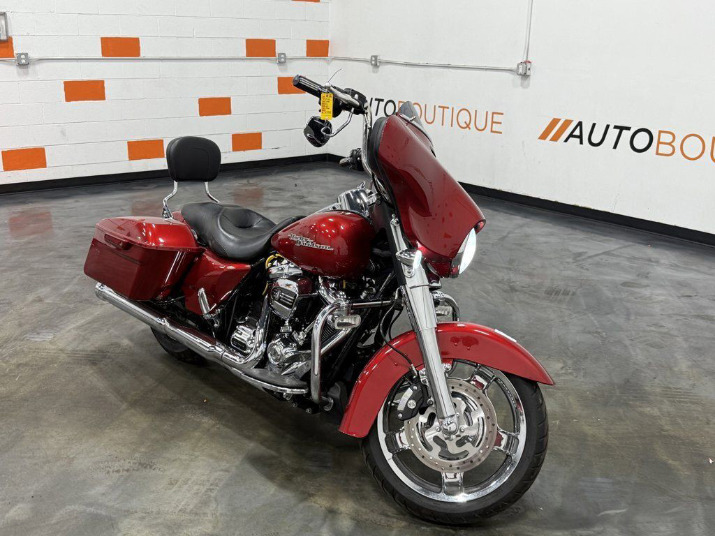 Street Glide®