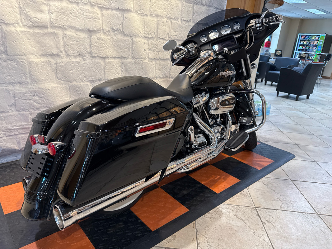 Street Glide®