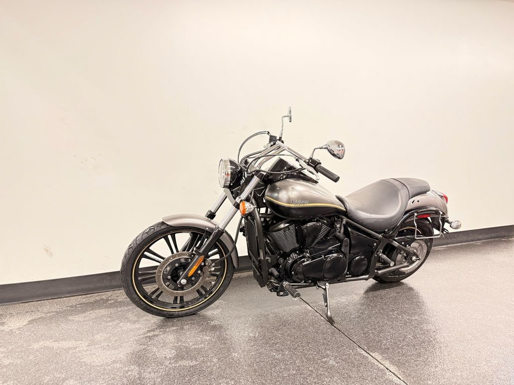 Vulcan 900 Custom