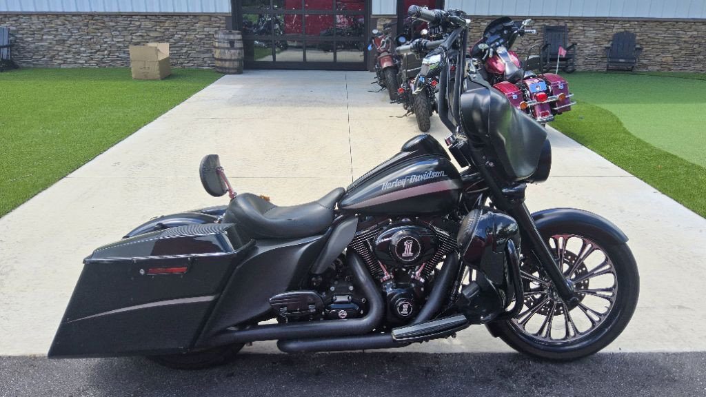Street Glide®