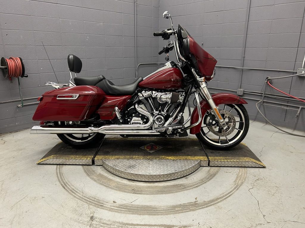 Street Glide®