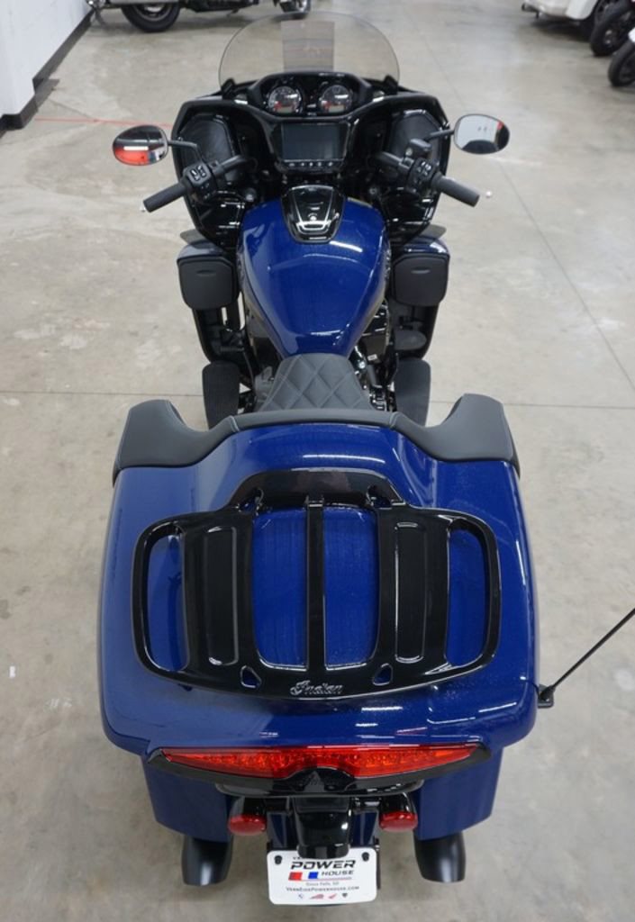Pursuit Dark Horse 112