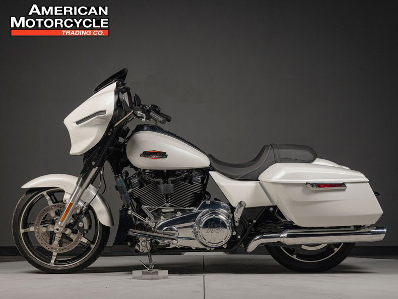 Street Glide®