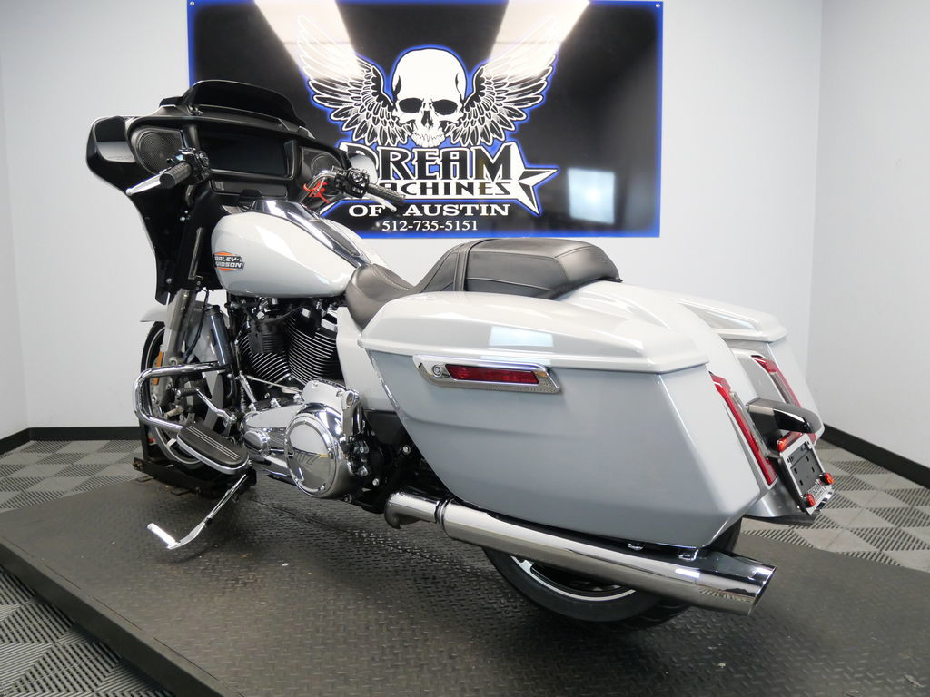 Street Glide®