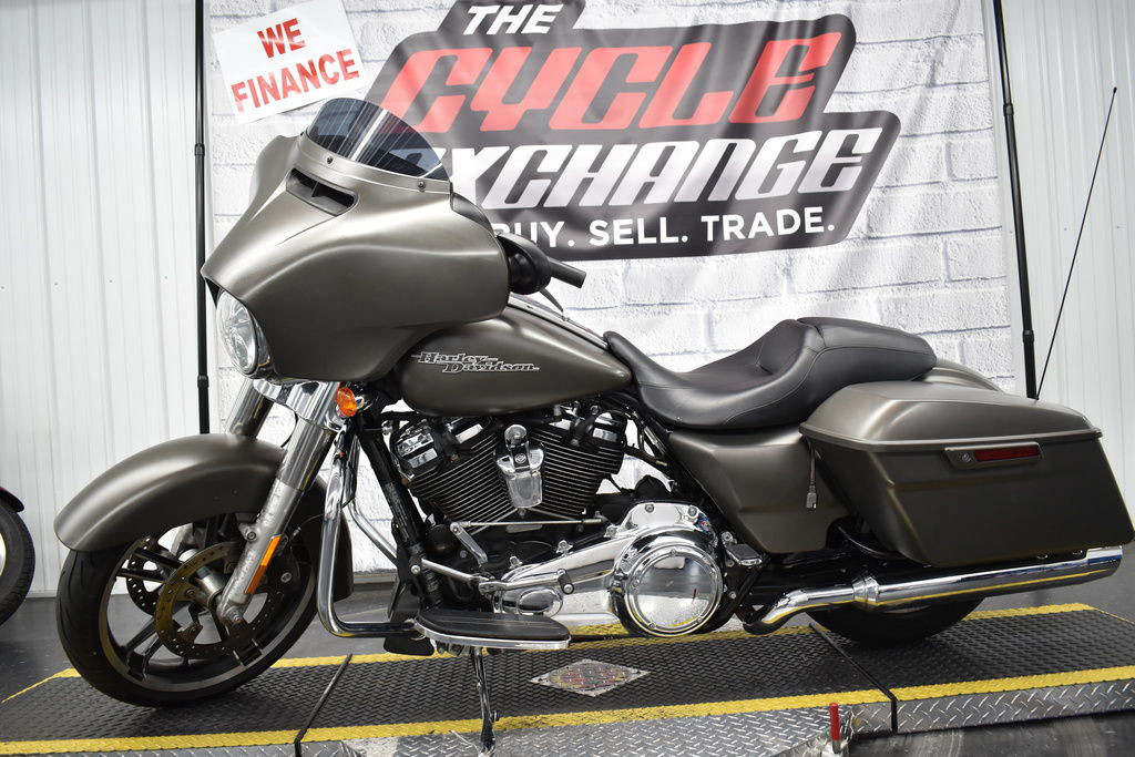 Street Glide®
