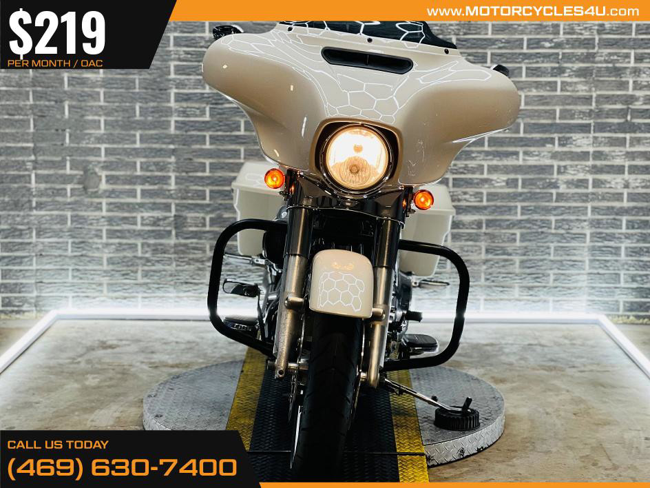Street Glide®