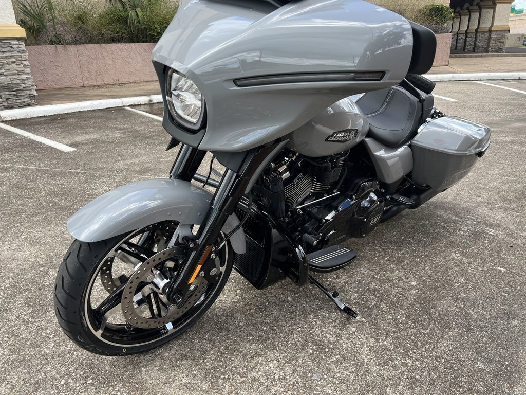 Street Glide®