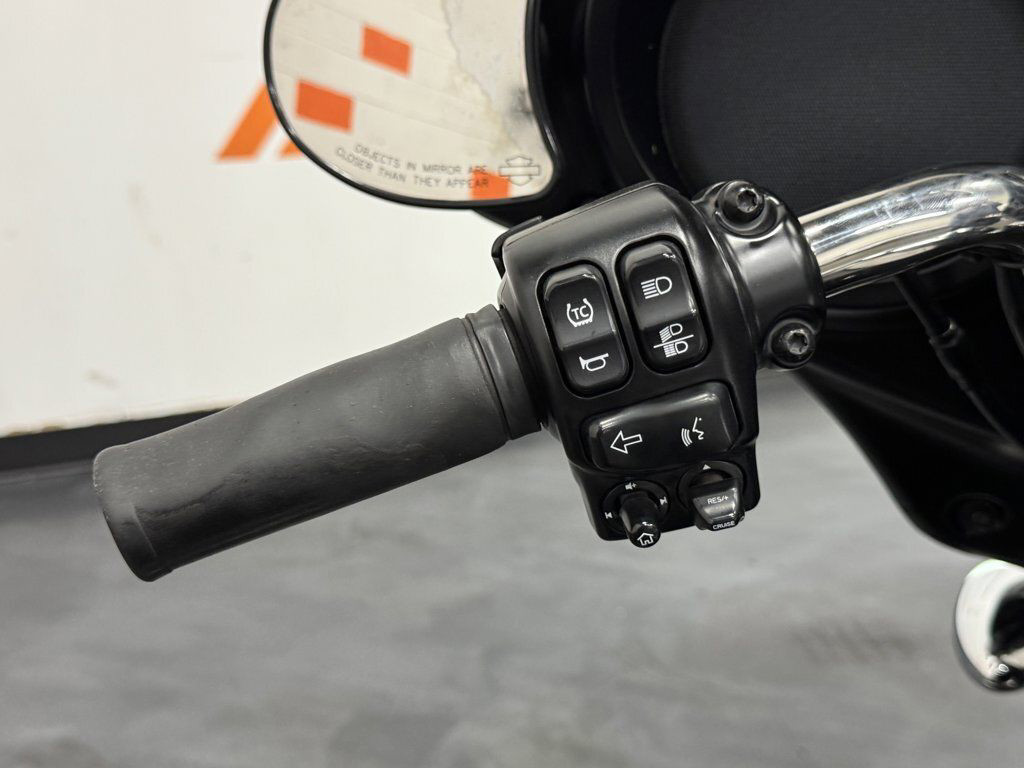 Street Glide®
