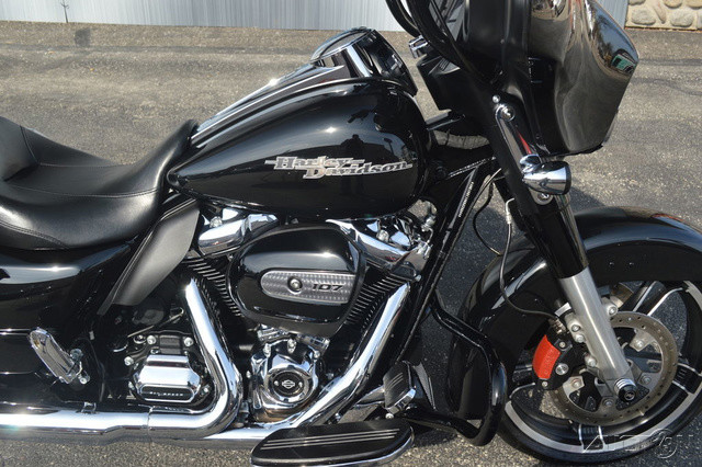 Street Glide®
